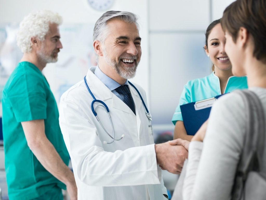 confident doctor shaking patient s hand e1623252367541 1024x768 1